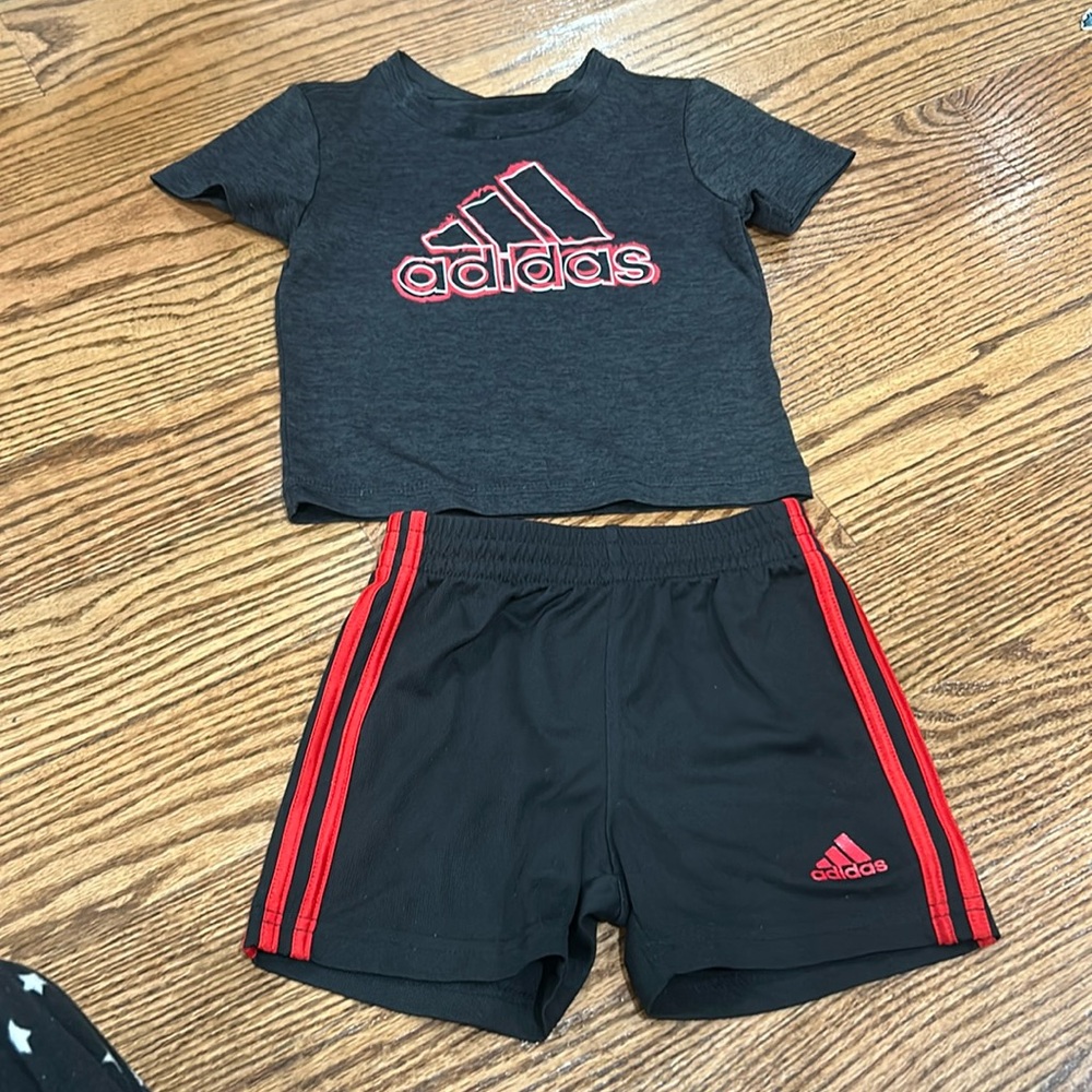 Adidas set size 12m kids good condition